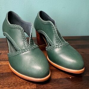 Bali Elf Spirit Walker Booties Women’s 9 in Emerald